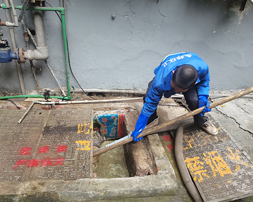 天坛街道清掏化粪池