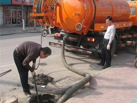 天坛街道清掏化粪池，健康生活从这里开始